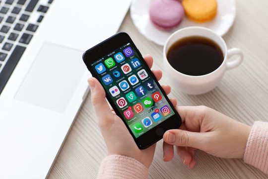 Telefonas pilnas programėlių, bet tik kelios iš jų iš tiesų palengvina gyvenimą: štai kurios