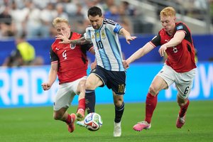 Net ir progas švaistęs L. Messi surengė dar vieną futbolo spektaklį