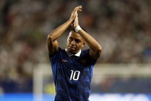 Į įvarčių lenktynes su L. Messi įsivėlęs K. Mbappe: „Nežiūriu, ką jis daro“