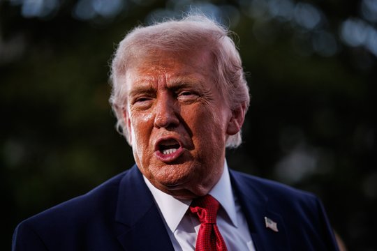 D. Trumpas: Iranas sutiko su branduolinių objektų patikrinimais, JAV neblokuos Hormuzo sąsiaurio