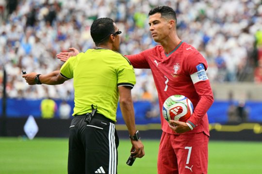 Išgirdęs klausimą apie L. Messi, C. Ronaldo pasišalino