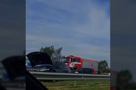 Trijų automobilių susidūrimas ties Klaipėda rimtai sutrikdė eismą kelyje iš Palangos 