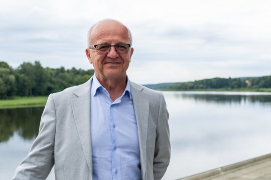 Prienų mero advokatas primena M. Sinkevičiaus „čekiukų“ bylą ir prašo teismo išteisinti A. Vaicekauską