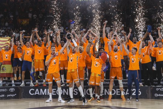 Valensijos krepšininkai čempionais tapo sutriuškindami „Barcelona“