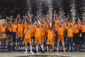 Valensijos krepšininkai čempionais tapo sutriuškindami „Barcelona“