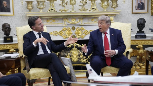 Baltuosiuose rūmuose – išsiskyrusios nuomonės bei įtampa tarp M. Rutte ir D. Trumpo: kirto vienai šaliai