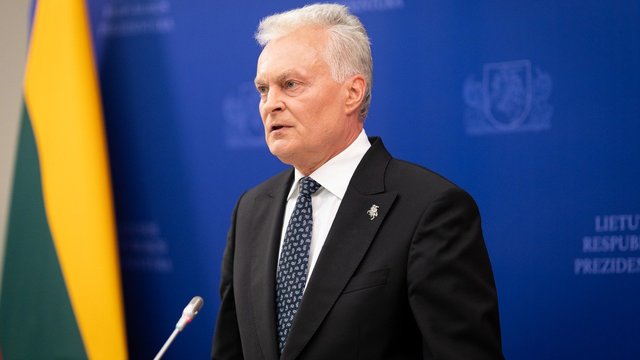Nemato adekvatumo tarp G. Nausėdos laikysenos ir elgesio: viliasi tapti V. Adamkumi