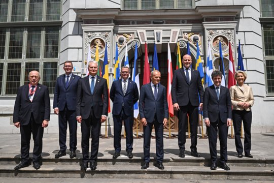 Atkūrimo konferencijoje Gdanske Lenkija ir Ukraina švelnina ginčą