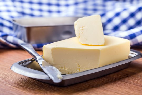 Margarinas, sviestas ar riebalų mišinys: mokslininkai įvardijo, kas sveikiau ir ką naudoti kepiniams