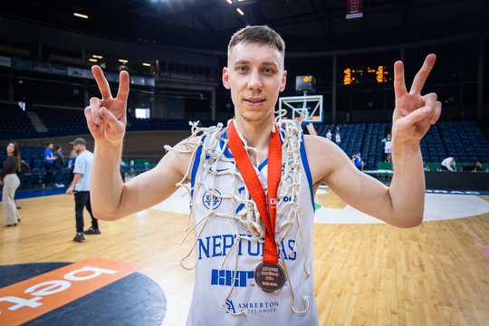 A. Beručka į viršų savo kumštukus toliau kilnos Klaipėdoje