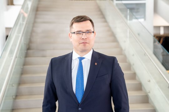 Sukritikuotas L. Kasčiūnas paragino G. Landsbergį elgtis vyriškai: paaiškino, kodėl nepaskambina