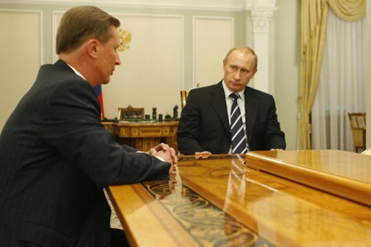 Nuo darbo KGB su V. Putinu iki lemtingos kovos su D. Medvedevu: kaip baigėsi S. Ivanovo kelias Kremliuje?