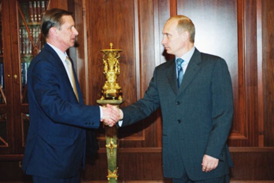Nuo darbo KGB su V. Putinu iki lemtingos kovos su D. Medvedevu: kaip baigėsi S. Ivanovo kelias Kremliuje?