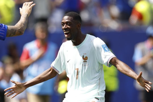 I grupės lyderių mūšis: O. Dembele per pusvalandį sukalė tris įvarčius į Norvegijos vartus