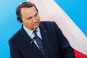 Dėl ginčo su Ukraina – įtampa ir Lenkijos viduje: R. Sikorskis rėžė savo nuomonę