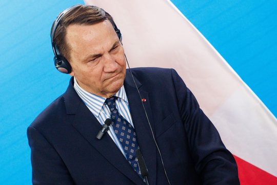 Dėl ginčo su Ukraina – įtampa ir Lenkijos viduje: R. Sikorskis rėžė savo nuomonę