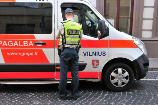 Vilniuje iš įvykio vietos pasišalino dviračiu važiavusį nepilnametį partrenkęs automobilis