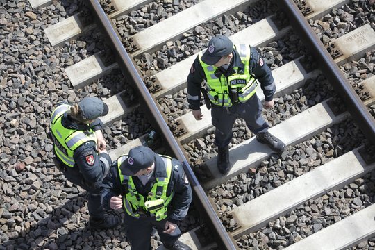 Trakų rajone traukinys partrenkė žmogų – sužalotasis išvežtas į ligoninę