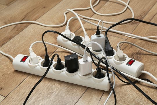 Šiuos prietaisus per karščius būtina išjungti iš elektros lizdo: kitaip – galite prisidaryti bėdų