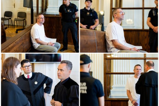 Epopėjos pabaiga – teismas atvertė „Snoro“ bylą: kadruose – surakintos V. Antonovo rankos
