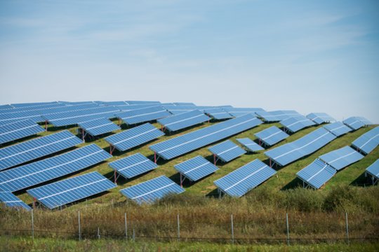 Paaiškino, kodėl karščiai išpučia elektros kainą
