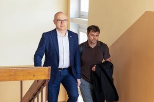 Teismas pradėjo nagrinėti Seimo nario E. Sabučio „čekiukų“ bylą, jis kaltės nepripažįsta
