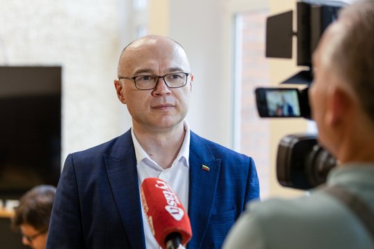 Teismas pradėjo nagrinėti Seimo nario E. Sabučio „čekiukų“ bylą, jis kaltės nepripažįsta