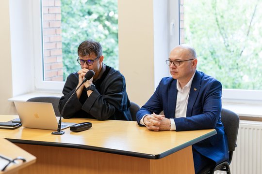 Teismas pradėjo nagrinėti Seimo nario E. Sabučio „čekiukų“ bylą, jis kaltės nepripažįsta