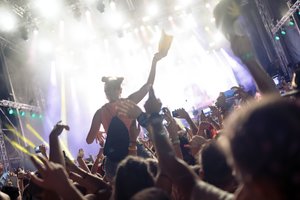 Siaubas muzikos festivalyje: elektroninės muzikos šventėje rastas naujagimio lavonas