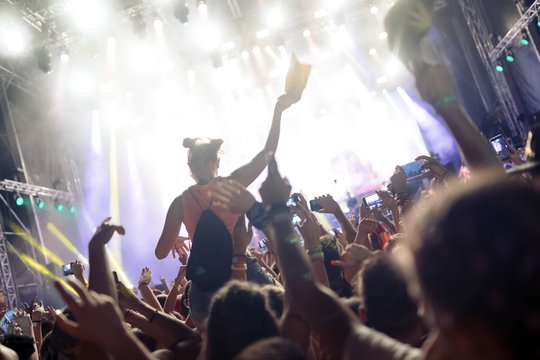 Siaubas muzikos festivalyje: elektroninės muzikos šventėje rastas naujagimio lavonas