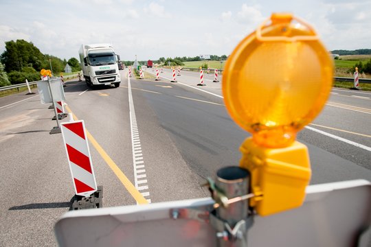 Artėjant prie jūros vietoje dviejų juostų – viena: šiame svarbiame kelyje vyks remontas