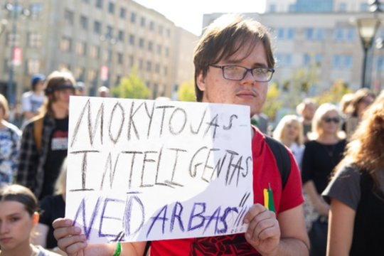 Mokytojus bandys pritraukti geresnėmis darbo sąlygomis: ŠMSM pristatė priemones