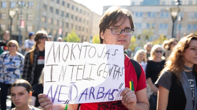 Mokytojus bandys pritraukti geresnėmis darbo sąlygomis: ŠMSM pristatė priemones