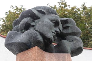 LGGRTC apskundė teismo sprendimą nenukelti S. Nėries paminklo Vilniuje