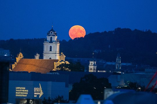 Tai Braškių ar Žemuogių pilnatis? Atsakymas – paprastas