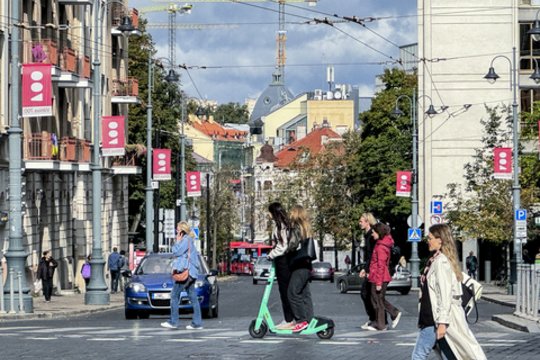Paspirtukininkams nauja Seimo iniciatyva nepatiks – bausti galėtų ne tik policija