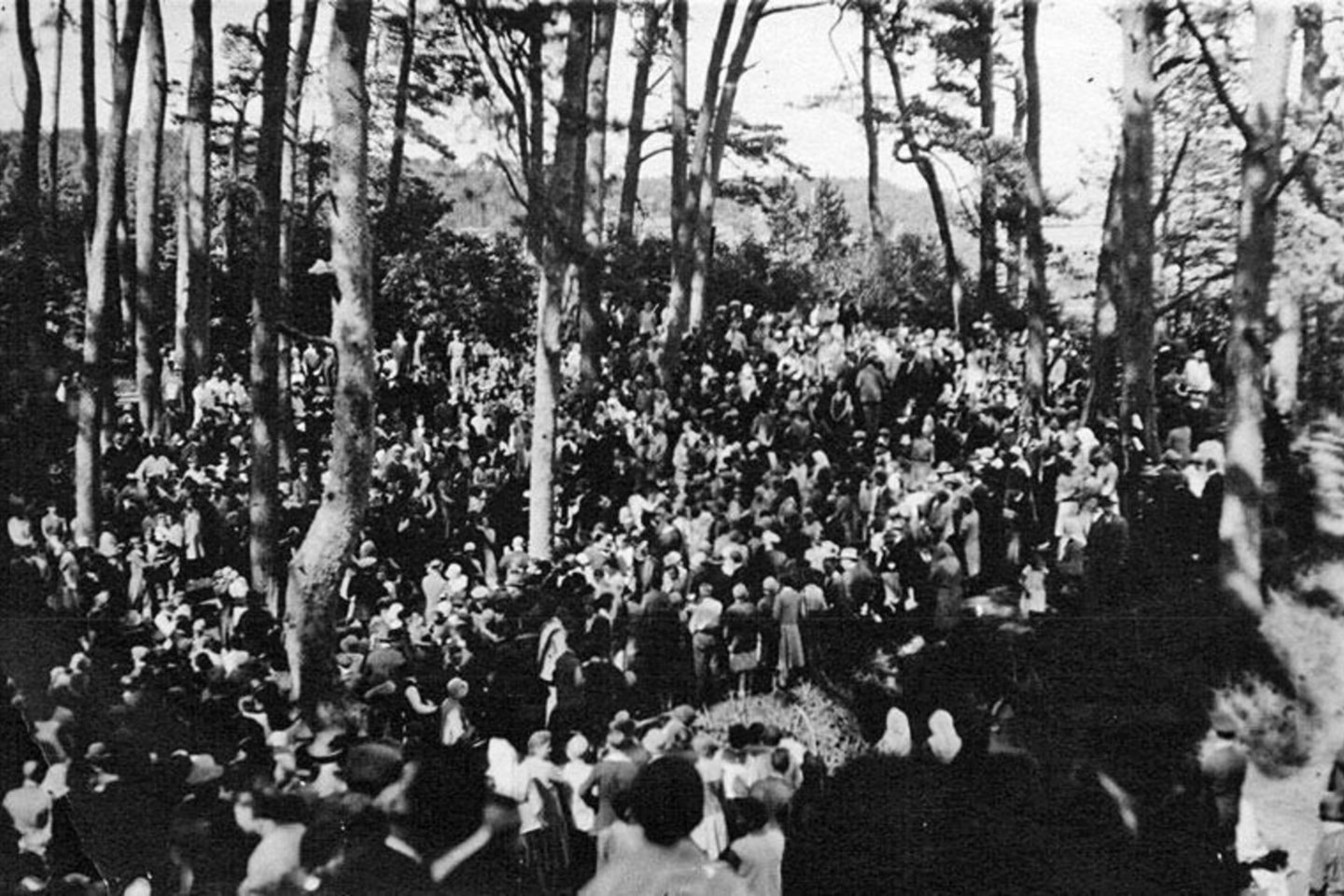 Klaipėdos krašto jaunimo draugijų šventė Juodkrantėje ant Ievos kalno 1932 m.<br> Mažosios Lietuvos istorijos muziejaus rinkinio nuotr.