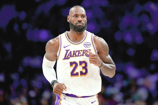 Netikėtas L. Jameso sprendimas: atsisveikina su „Lakers“