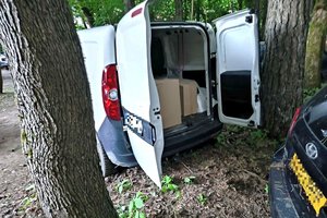 Vilniečio namuose ir automobilyje – kone 70 tūkst. eurų vertės kontrabandinių ir padirbtų cigarečių