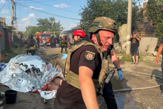 Po rusų smūgių – vaizdai iš Zaporižios: per pusantros valandos ant miesto numestos septynios aviacijos bombos