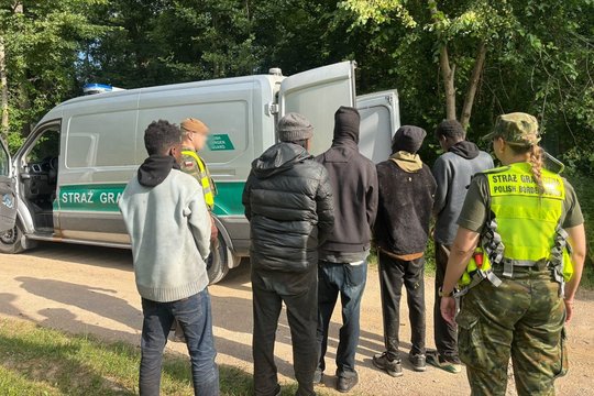 Lenkijos pasieniečiai pasienyje su Lietuva sulaikė dar 6 migrantus, prasmukusius pro mūsų šalies pareigūnus