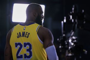 Atskleidė, kodėl L. Jamesas palieka „Lakers“: klubui tai – dūris į paširdžius
