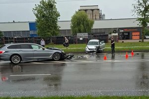 Pramonės prospekte Kaune – kaktomuša: susidūrė „Volkswagen“ ir BMW