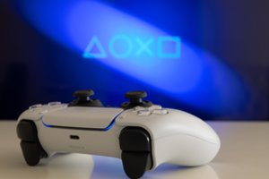 „Sony“ pranešė nebeleisianti „PlayStation“ žaidimų fiziniu formatu