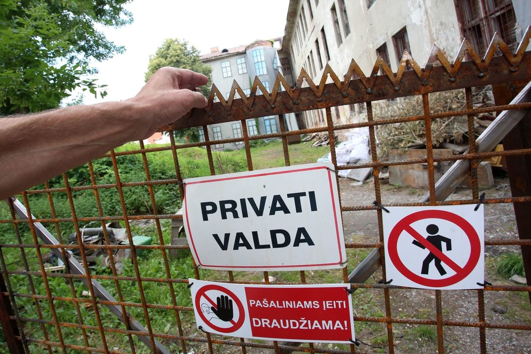 Vasaros nuotykis gali baigtis skausmingai: medikai įspėja, kokias traumas patiria į tuščius pastatus patekę vaikai