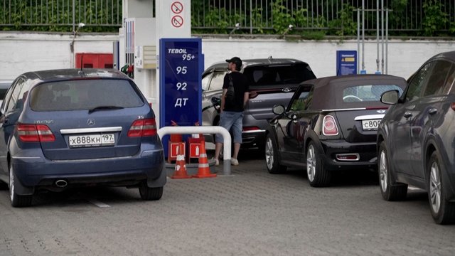 Degalų stokojanti Rusija ieško naujų būdų: benziną pradėjo pirkti iš Indijos