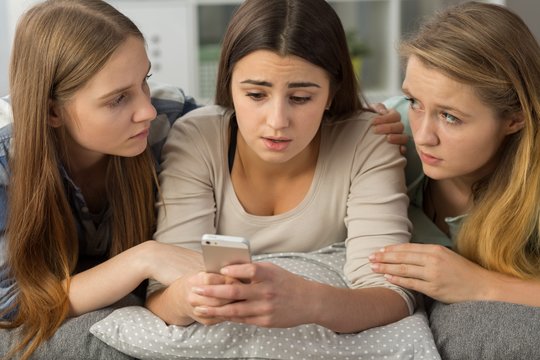 Nauja „TikTok“ manija kelia siaubą: jaunimas vaikosi pavojingiausios mados