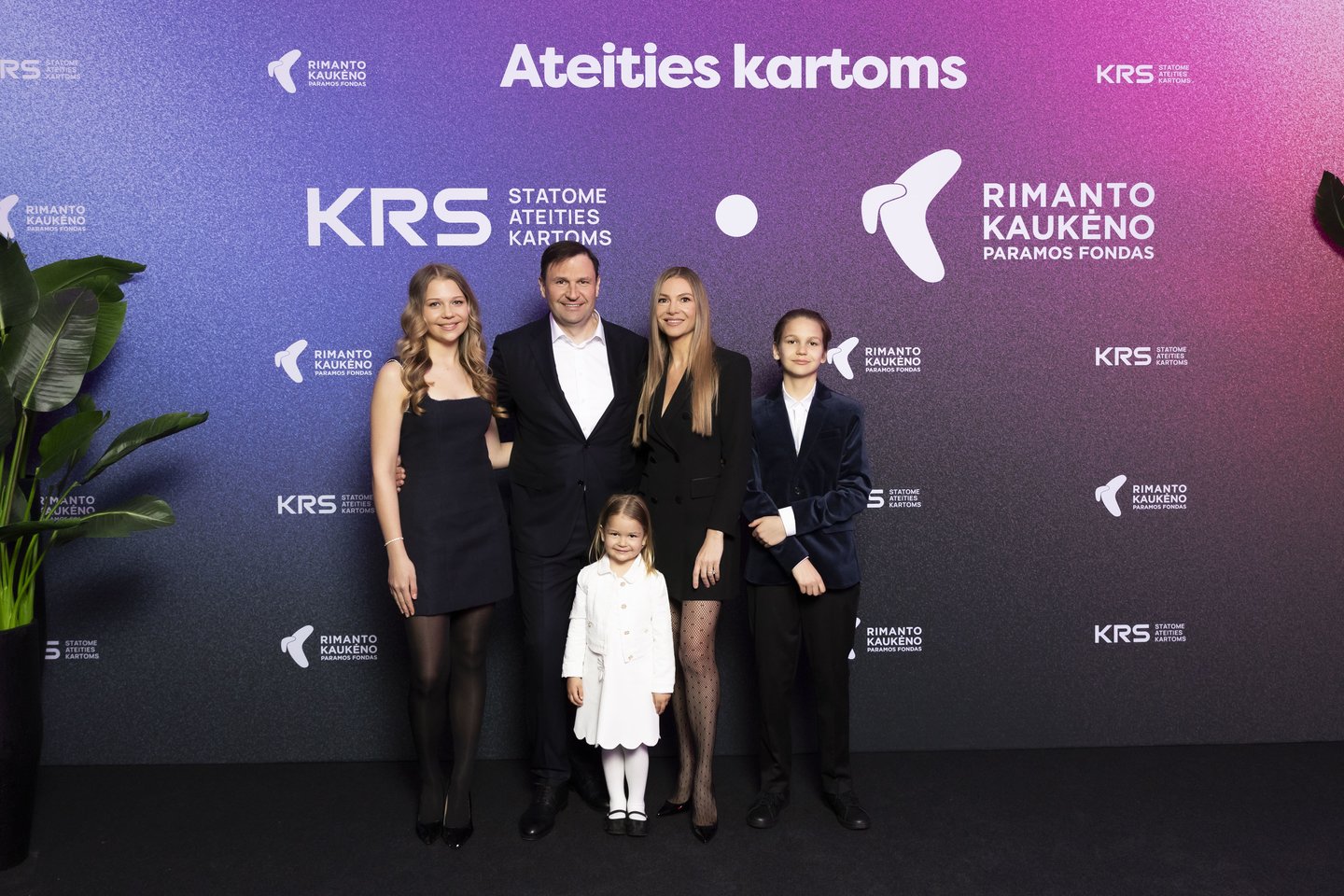 Agnia ir Paulius Grigai su šeima Rimanto Kaukėno paramos fondo renginyje.