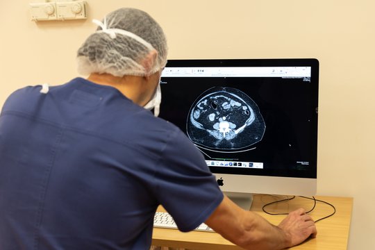 48-erių Rolandas susirgo skrandžio vėžiu ir išbandė netikėtą gydymą: „Net nesudvejojau“