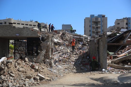 Venesueloje – neįtikėtina gelbėjimo operacija: vyras po griuvėsiais praleido aštuonias dienas